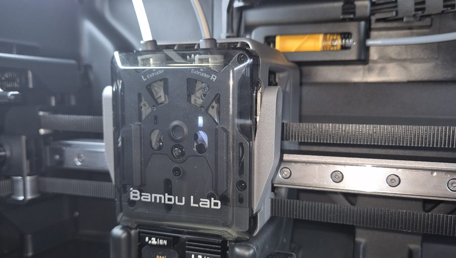 Bambu Lab H2D dual-nozzle extruder
